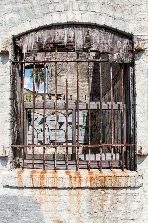 rusted-beaten-old-window_mg_9637